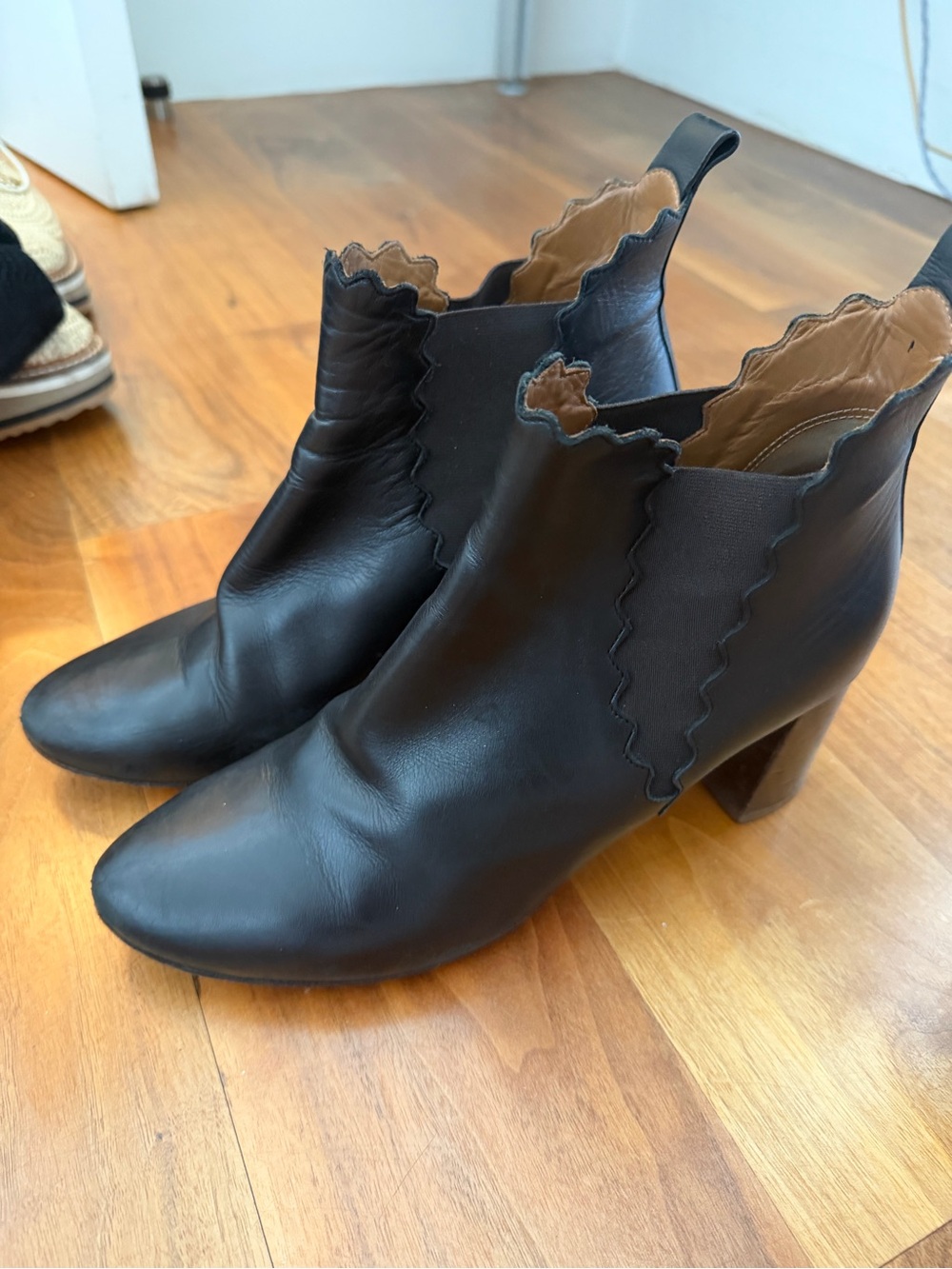 Chloe Women's Black Scalloped Leather Ankle Boots